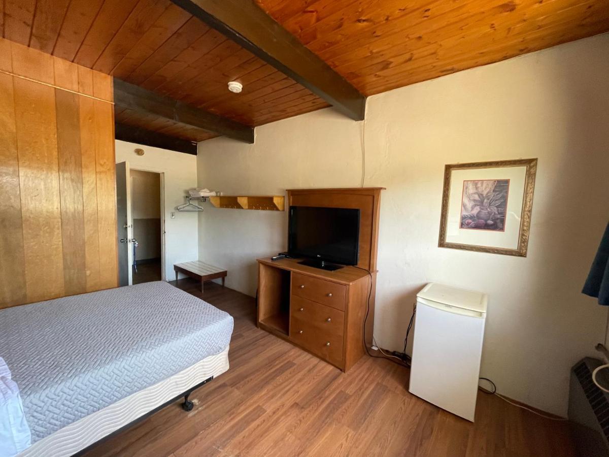 Rosthern Hotel Bagian luar foto