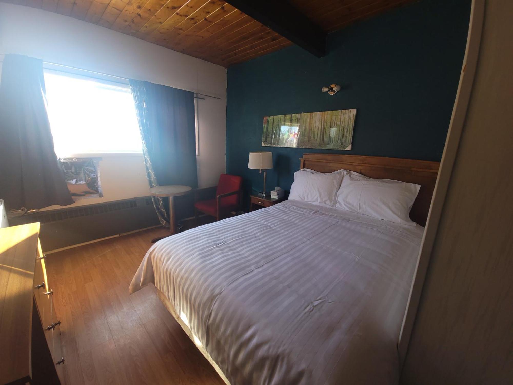 Rosthern Hotel Bagian luar foto