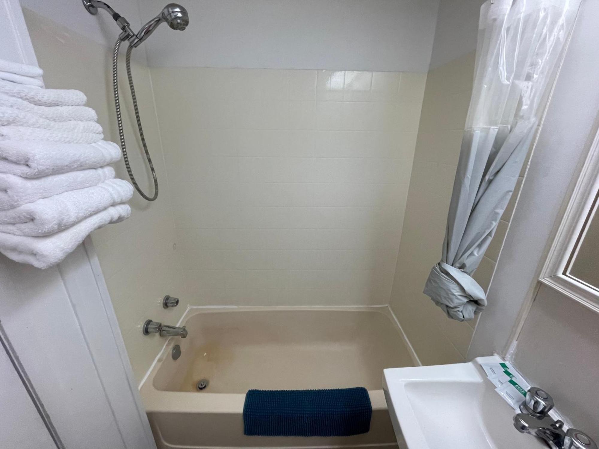 Rosthern Hotel Bagian luar foto